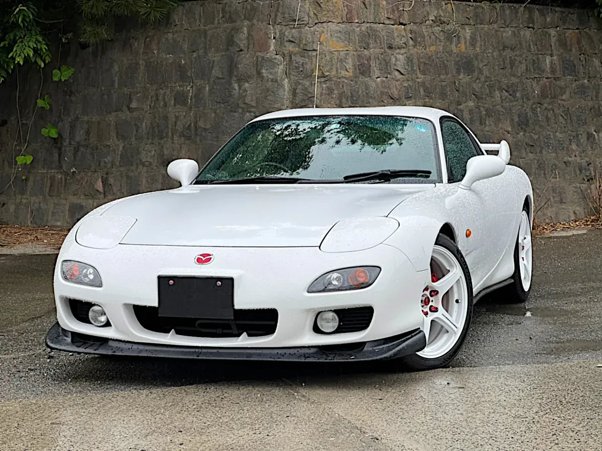 White Mazda RX-7